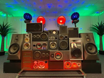 Wall of sound van Vintage speakers
